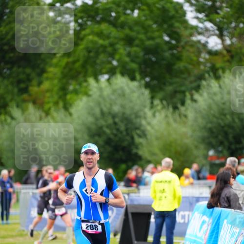 30.08.2026 - Elbe Triathlon Hamburg LAZAROV Photography http://msf.ph/oto/10046585 30.08.2026 10:25:59 Ziel 288 meine-sportfotos.de