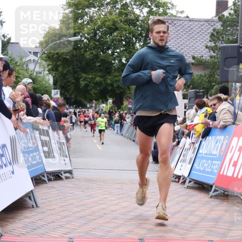 30.08.2026 - Blankeneser Heldenlauf Lena Gebhardt http://msf.ph/oto/10046587 30.08.2026 11:52:59 Ziel 2016, 2635, 2911 meine-sportfotos.de