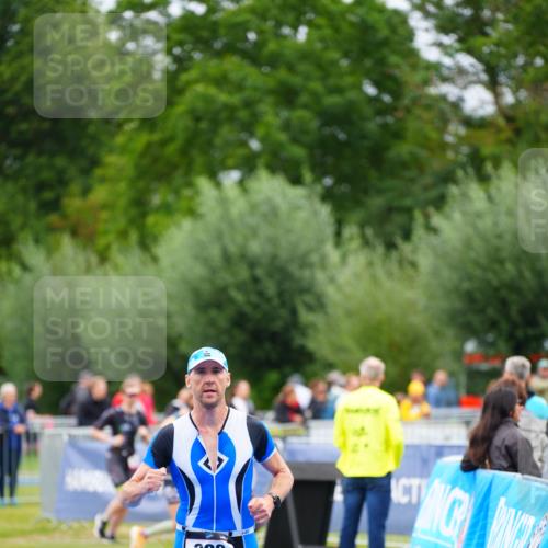 30.08.2026 - Elbe Triathlon Hamburg LAZAROV Photography http://msf.ph/oto/10046591 30.08.2026 10:25:59 Ziel 288 meine-sportfotos.de