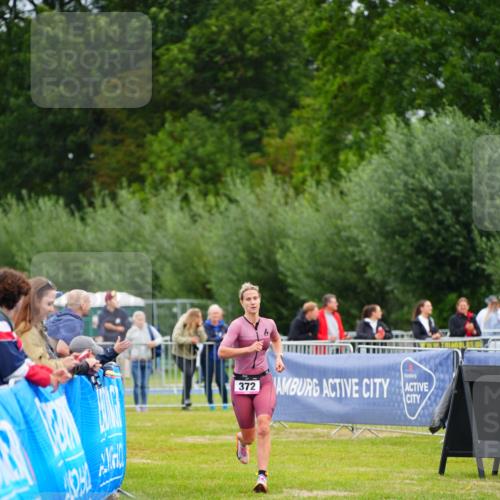 30.08.2026 - Elbe Triathlon Hamburg LAZAROV Photography http://msf.ph/oto/10046674 30.08.2026 10:26:19 Ziel 372 meine-sportfotos.de