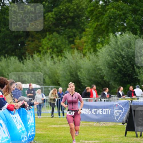 30.08.2026 - Elbe Triathlon Hamburg LAZAROV Photography http://msf.ph/oto/10046679 30.08.2026 10:26:19 Ziel 372 meine-sportfotos.de