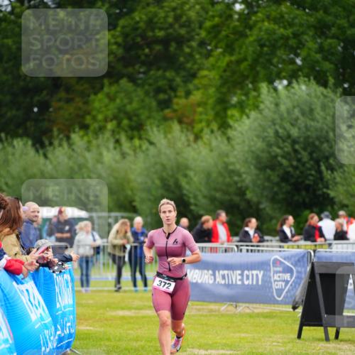 30.08.2026 - Elbe Triathlon Hamburg LAZAROV Photography http://msf.ph/oto/10046690 30.08.2026 10:26:20 Ziel 372 meine-sportfotos.de