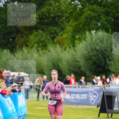 30.08.2026 - Elbe Triathlon Hamburg LAZAROV Photography http://msf.ph/oto/10046696 30.08.2026 10:26:21 Ziel 372 meine-sportfotos.de