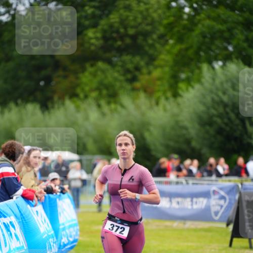 30.08.2026 - Elbe Triathlon Hamburg LAZAROV Photography http://msf.ph/oto/10046719 30.08.2026 10:26:22 Ziel 286, 372 meine-sportfotos.de