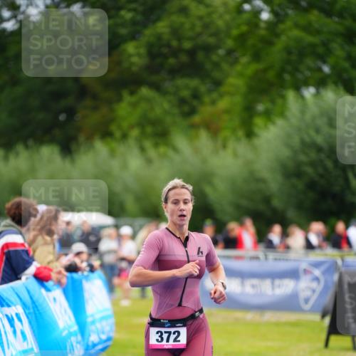 30.08.2026 - Elbe Triathlon Hamburg LAZAROV Photography http://msf.ph/oto/10046730 30.08.2026 10:26:23 Ziel 286, 372 meine-sportfotos.de