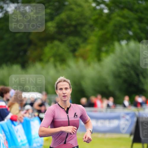 30.08.2026 - Elbe Triathlon Hamburg LAZAROV Photography http://msf.ph/oto/10046749 30.08.2026 10:26:23 Ziel 286, 372 meine-sportfotos.de