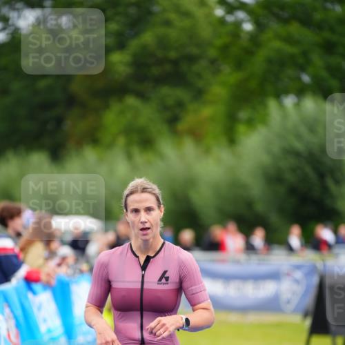 30.08.2026 - Elbe Triathlon Hamburg LAZAROV Photography http://msf.ph/oto/10046754 30.08.2026 10:26:24 Ziel 286, 372 meine-sportfotos.de