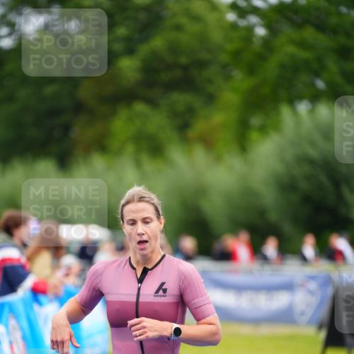 30.08.2026 - Elbe Triathlon Hamburg LAZAROV Photography http://msf.ph/oto/10046760 30.08.2026 10:26:24 Ziel 286, 372 meine-sportfotos.de