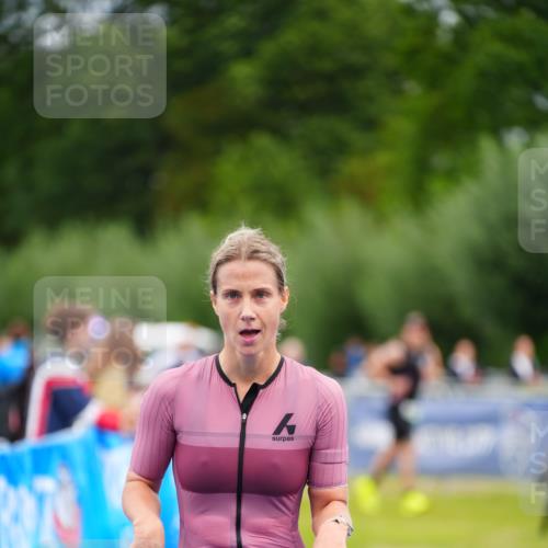 30.08.2026 - Elbe Triathlon Hamburg LAZAROV Photography http://msf.ph/oto/10046769 30.08.2026 10:26:24 Ziel 286, 372 meine-sportfotos.de