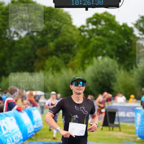 30.08.2026 - Elbe Triathlon Hamburg LAZAROV Photography http://msf.ph/oto/10046793 30.08.2026 10:26:32 Ziel 286, 368 meine-sportfotos.de