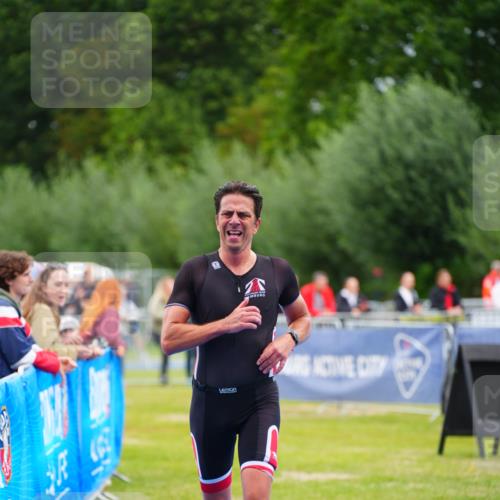 30.08.2026 - Elbe Triathlon Hamburg LAZAROV Photography http://msf.ph/oto/10046895 30.08.2026 10:26:43 Ziel 280 meine-sportfotos.de