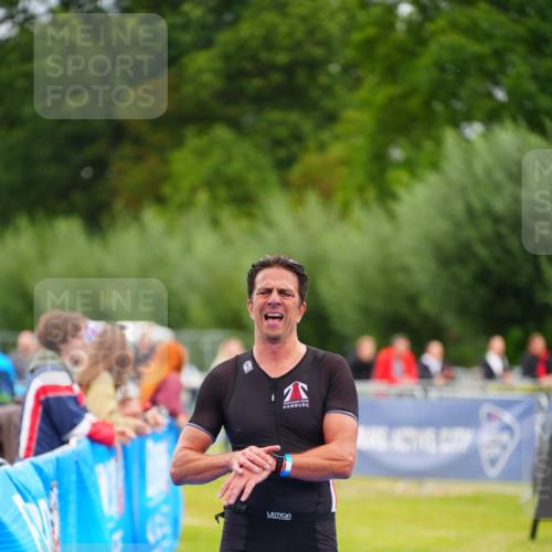 30.08.2026 - Elbe Triathlon Hamburg LAZAROV Photography http://msf.ph/oto/10046905 30.08.2026 10:26:43 Ziel 280 meine-sportfotos.de