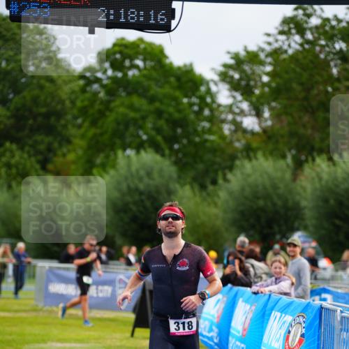 30.08.2026 - Elbe Triathlon Hamburg LAZAROV Photography http://msf.ph/oto/10047021 30.08.2026 10:28:16 Ziel 253, 318 meine-sportfotos.de