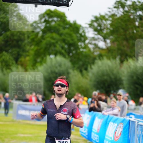 30.08.2026 - Elbe Triathlon Hamburg LAZAROV Photography http://msf.ph/oto/10047044 30.08.2026 10:28:17 Ziel 253, 318 meine-sportfotos.de