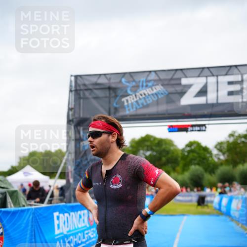 30.08.2026 - Elbe Triathlon Hamburg LAZAROV Photography http://msf.ph/oto/10047065 30.08.2026 10:28:21 Ziel  meine-sportfotos.de