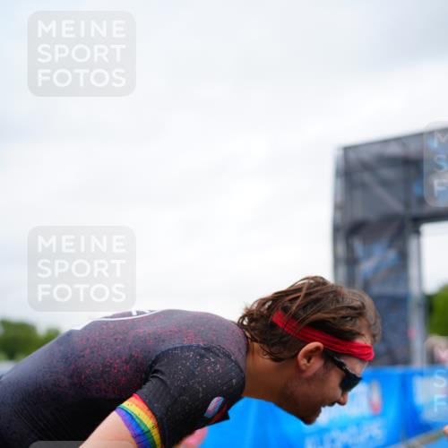 30.08.2026 - Elbe Triathlon Hamburg LAZAROV Photography http://msf.ph/oto/10047080 30.08.2026 10:28:25 Ziel 322 meine-sportfotos.de
