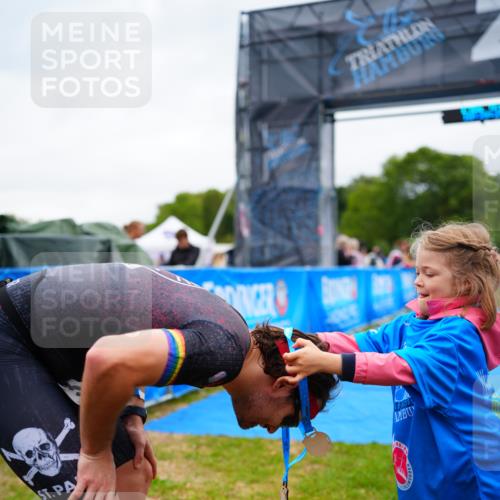 30.08.2026 - Elbe Triathlon Hamburg LAZAROV Photography http://msf.ph/oto/10047108 30.08.2026 10:28:26 Ziel 322 meine-sportfotos.de