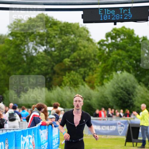 30.08.2026 - Elbe Triathlon Hamburg LAZAROV Photography http://msf.ph/oto/10047113 30.08.2026 10:28:30 Ziel 322 meine-sportfotos.de