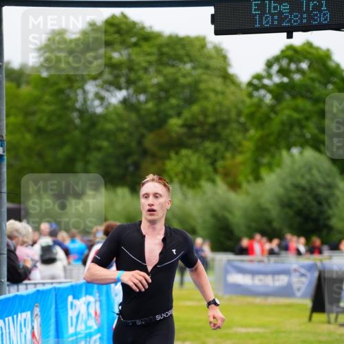 30.08.2026 - Elbe Triathlon Hamburg LAZAROV Photography http://msf.ph/oto/10047133 30.08.2026 10:28:31 Ziel 322 meine-sportfotos.de