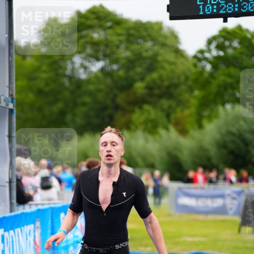 30.08.2026 - Elbe Triathlon Hamburg LAZAROV Photography http://msf.ph/oto/10047138 30.08.2026 10:28:31 Ziel 322 meine-sportfotos.de