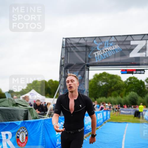 30.08.2026 - Elbe Triathlon Hamburg LAZAROV Photography http://msf.ph/oto/10047153 30.08.2026 10:28:33 Ziel 322 meine-sportfotos.de