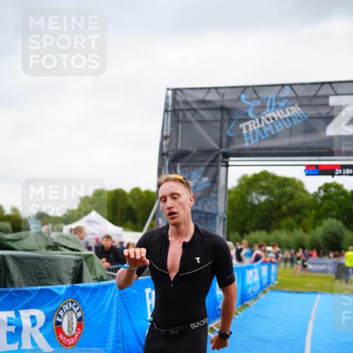 30.08.2026 - Elbe Triathlon Hamburg LAZAROV Photography http://msf.ph/oto/10047159 30.08.2026 10:28:33 Ziel 322 meine-sportfotos.de