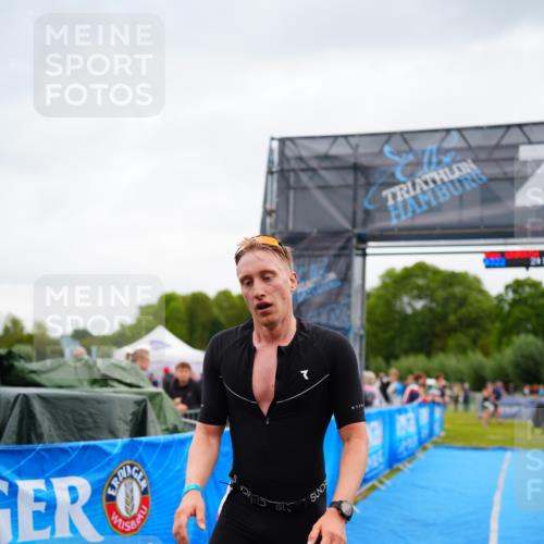 30.08.2026 - Elbe Triathlon Hamburg LAZAROV Photography http://msf.ph/oto/10047164 30.08.2026 10:28:33 Ziel 322 meine-sportfotos.de