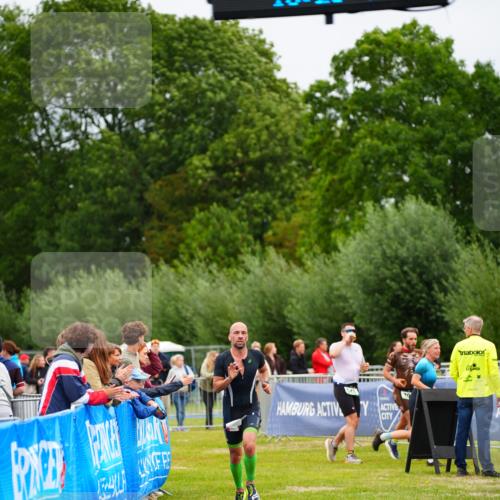 30.08.2026 - Elbe Triathlon Hamburg LAZAROV Photography http://msf.ph/oto/10047169 30.08.2026 10:28:49 Ziel 255 meine-sportfotos.de
