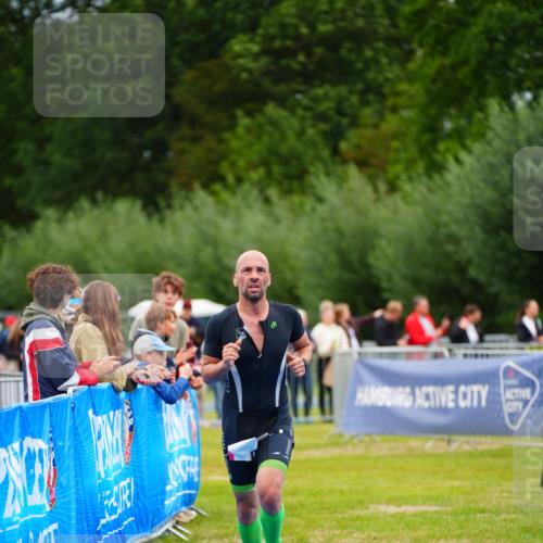30.08.2026 - Elbe Triathlon Hamburg LAZAROV Photography http://msf.ph/oto/10047181 30.08.2026 10:28:51 Ziel 255 meine-sportfotos.de