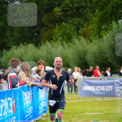 30.08.2026 - Elbe Triathlon Hamburg LAZAROV Photography http://msf.ph/oto/10047185 30.08.2026 10:28:51 Ziel 255 meine-sportfotos.de