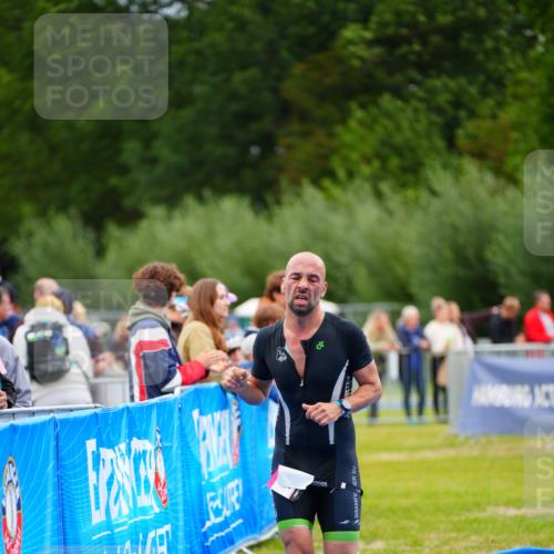 30.08.2026 - Elbe Triathlon Hamburg LAZAROV Photography http://msf.ph/oto/10047196 30.08.2026 10:28:51 Ziel 255 meine-sportfotos.de