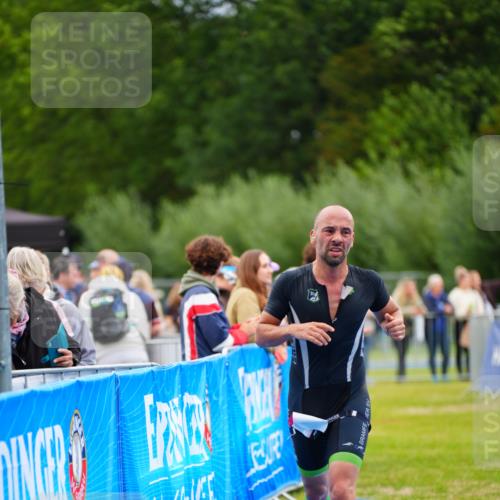 30.08.2026 - Elbe Triathlon Hamburg LAZAROV Photography http://msf.ph/oto/10047203 30.08.2026 10:28:51 Ziel 255 meine-sportfotos.de
