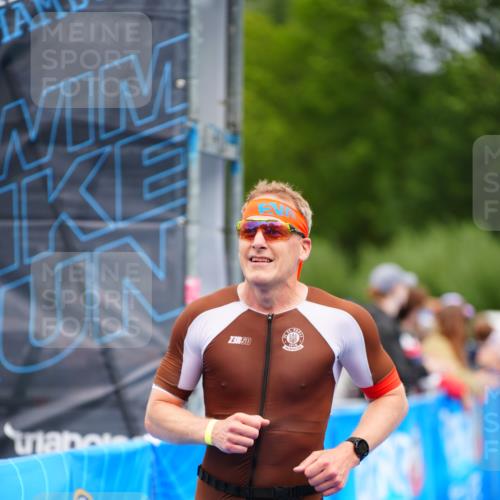 30.08.2026 - Elbe Triathlon Hamburg LAZAROV Photography http://msf.ph/oto/10047324 30.08.2026 10:29:40 Ziel 236, 310, 351 meine-sportfotos.de