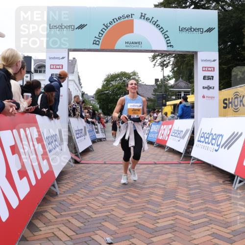 30.08.2026 - Blankeneser Heldenlauf Lena Gebhardt http://msf.ph/oto/10047332 30.08.2026 11:53:47 Ziel 2137, 2486, 2669, 2851, 2862 meine-sportfotos.de
