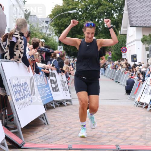 30.08.2026 - Blankeneser Heldenlauf Lena Gebhardt http://msf.ph/oto/10047388 30.08.2026 11:53:51 Ziel 2592, 2851, 2862 meine-sportfotos.de