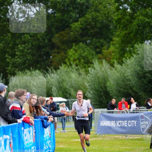30.08.2026 - Elbe Triathlon Hamburg LAZAROV Photography http://msf.ph/oto/10047415 30.08.2026 10:30:23 Ziel 317 meine-sportfotos.de