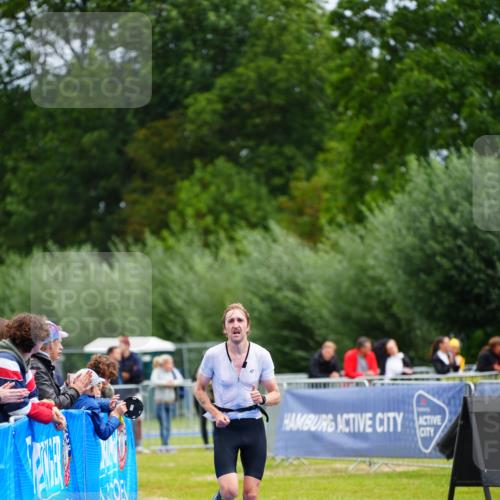30.08.2026 - Elbe Triathlon Hamburg LAZAROV Photography http://msf.ph/oto/10047426 30.08.2026 10:30:24 Ziel 317 meine-sportfotos.de