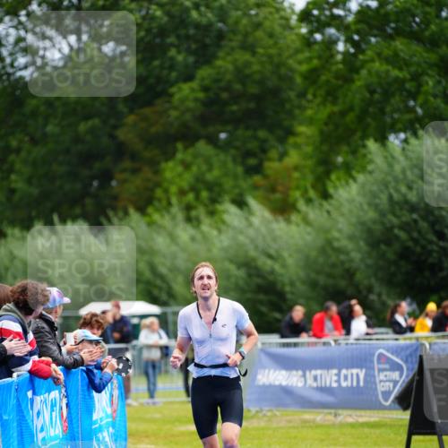 30.08.2026 - Elbe Triathlon Hamburg LAZAROV Photography http://msf.ph/oto/10047433 30.08.2026 10:30:25 Ziel 317 meine-sportfotos.de