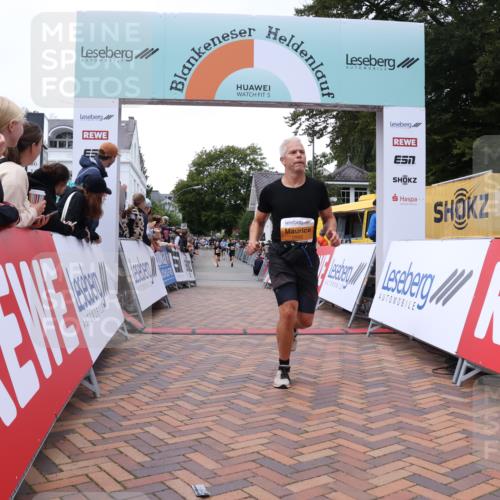 30.08.2026 - Blankeneser Heldenlauf Lena Gebhardt http://msf.ph/oto/10047454 30.08.2026 11:53:54 Ziel 2592, 2851, 2862 meine-sportfotos.de