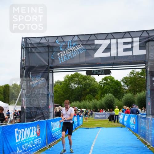 30.08.2026 - Elbe Triathlon Hamburg LAZAROV Photography http://msf.ph/oto/10047470 30.08.2026 10:30:27 Ziel 317 meine-sportfotos.de