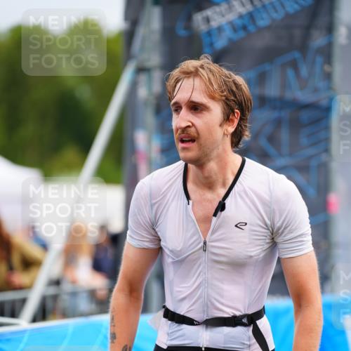 30.08.2026 - Elbe Triathlon Hamburg LAZAROV Photography http://msf.ph/oto/10047475 30.08.2026 10:30:36 Ziel 270 meine-sportfotos.de