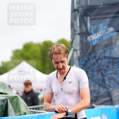 30.08.2026 - Elbe Triathlon Hamburg LAZAROV Photography http://msf.ph/oto/10047485 30.08.2026 10:30:37 Ziel 270 meine-sportfotos.de