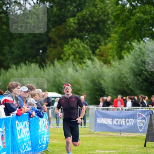30.08.2026 - Elbe Triathlon Hamburg LAZAROV Photography http://msf.ph/oto/10047502 30.08.2026 10:30:42 Ziel 270 meine-sportfotos.de