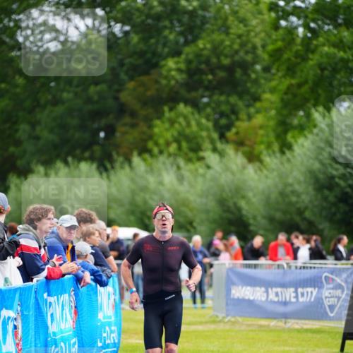 30.08.2026 - Elbe Triathlon Hamburg LAZAROV Photography http://msf.ph/oto/10047507 30.08.2026 10:30:42 Ziel 270 meine-sportfotos.de