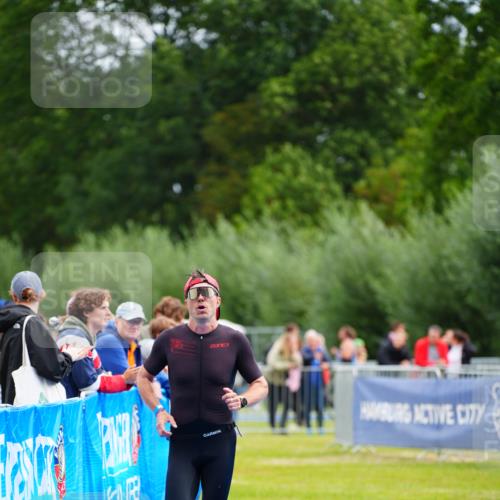 30.08.2026 - Elbe Triathlon Hamburg LAZAROV Photography http://msf.ph/oto/10047523 30.08.2026 10:30:43 Ziel 270 meine-sportfotos.de