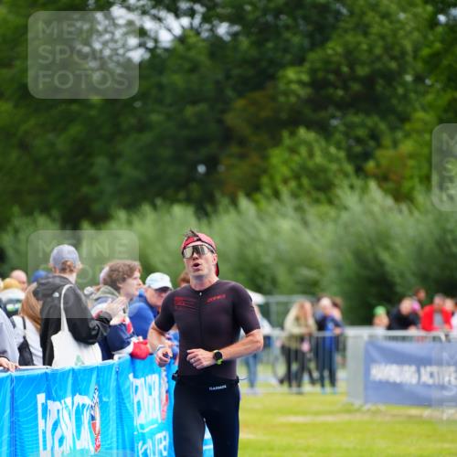 30.08.2026 - Elbe Triathlon Hamburg LAZAROV Photography http://msf.ph/oto/10047530 30.08.2026 10:30:43 Ziel 270 meine-sportfotos.de