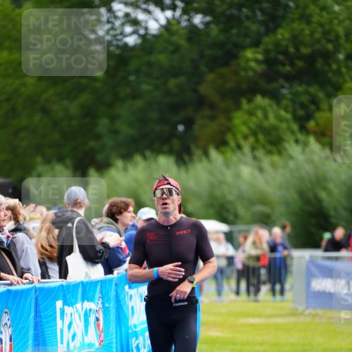30.08.2026 - Elbe Triathlon Hamburg LAZAROV Photography http://msf.ph/oto/10047533 30.08.2026 10:30:43 Ziel 270 meine-sportfotos.de