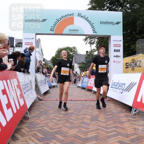 30.08.2026 - Blankeneser Heldenlauf Lena Gebhardt http://msf.ph/oto/10047554 30.08.2026 11:54:03 Ziel 2303, 2942, 2957 meine-sportfotos.de