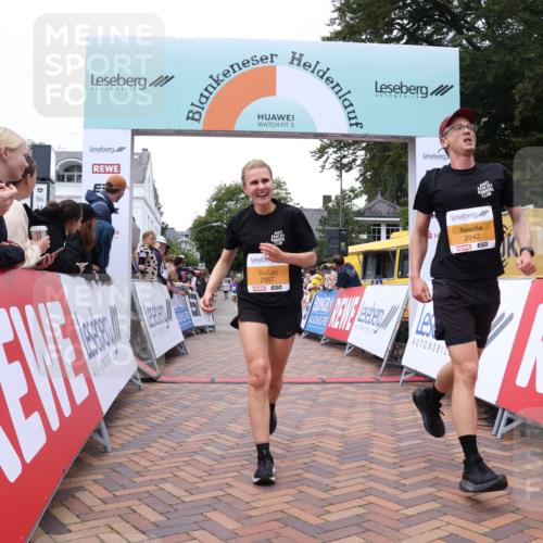 30.08.2026 - Blankeneser Heldenlauf Lena Gebhardt http://msf.ph/oto/10047566 30.08.2026 11:54:03 Ziel 2303, 2942, 2957 meine-sportfotos.de