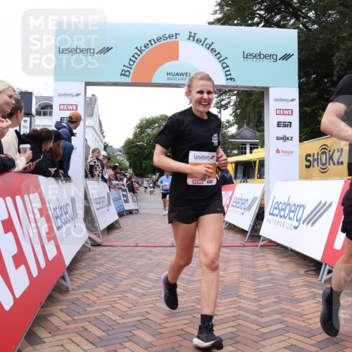 30.08.2026 - Blankeneser Heldenlauf Lena Gebhardt http://msf.ph/oto/10047580 30.08.2026 11:54:03 Ziel 2303, 2942, 2957 meine-sportfotos.de
